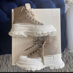 Alexander McQueen Wmns Tread
Slick Boot 'Beige' Sz 39